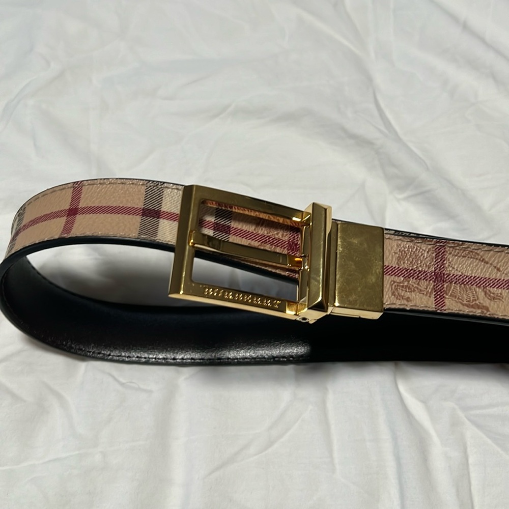 Burberry plaid & dark brown leather reversible belt. Gold-tone hardware, 80 CM.